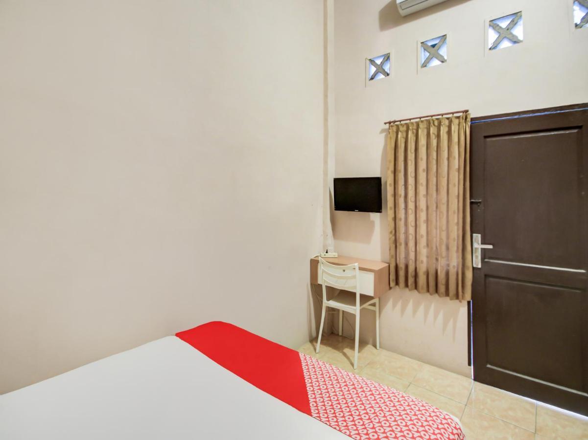 Oyo 3389 Sonya Homestay Syariah Tebing Tinggi Exterior photo