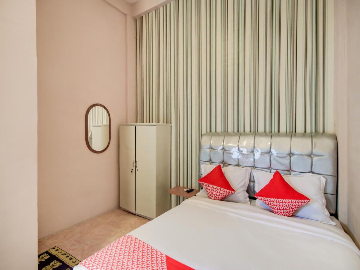 Oyo 3389 Sonya Homestay Syariah Tebing Tinggi Exterior photo